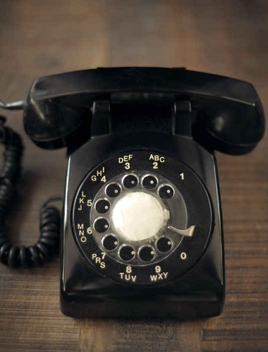 Vieux téléphone à roulette noir