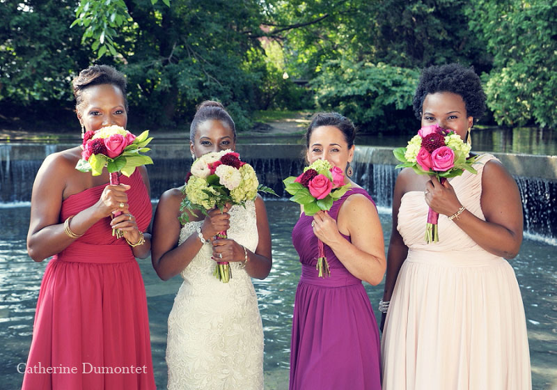 la mariée avec demoiselles d'honneur au Parc Westmount