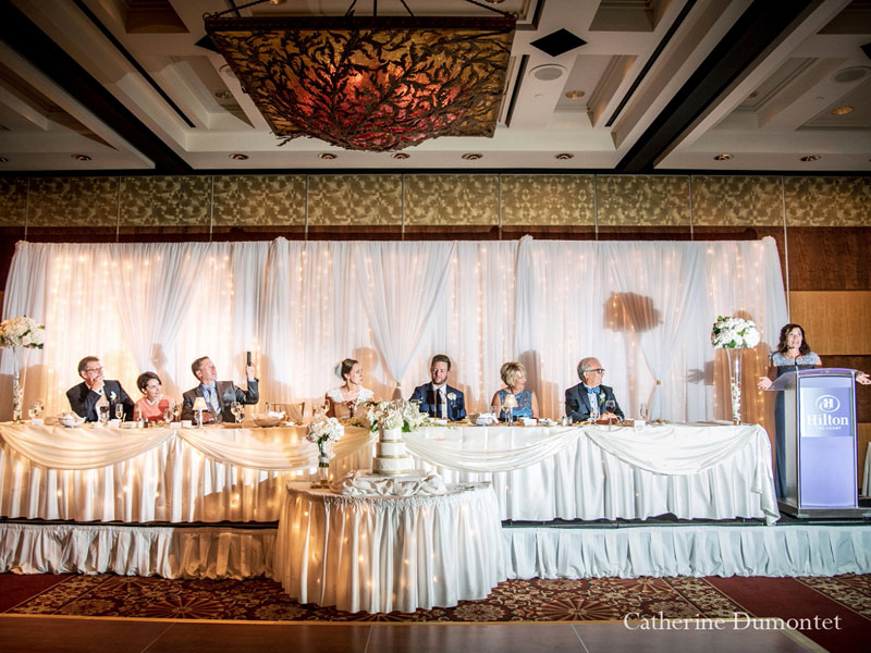 La table d'honneur au Hilton Lac-Leamy