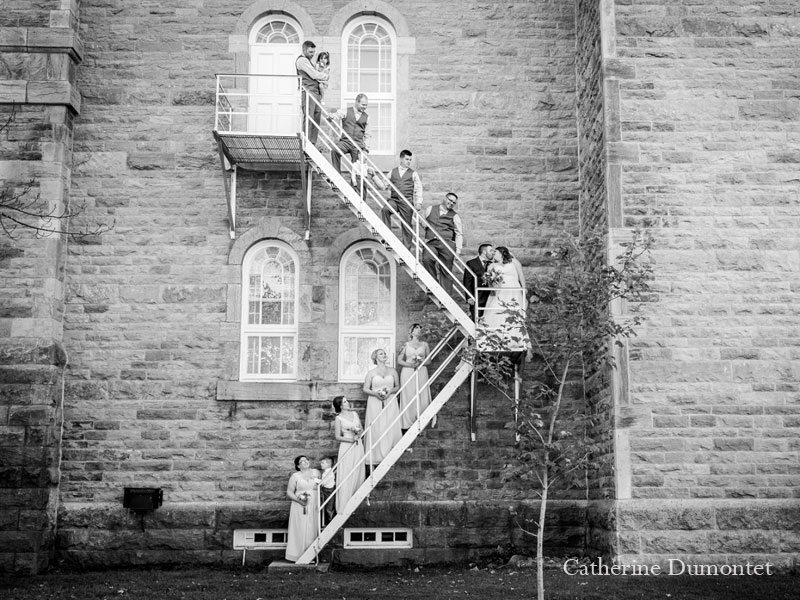 Les mariés et le cortège à l'Église St-Sauveur