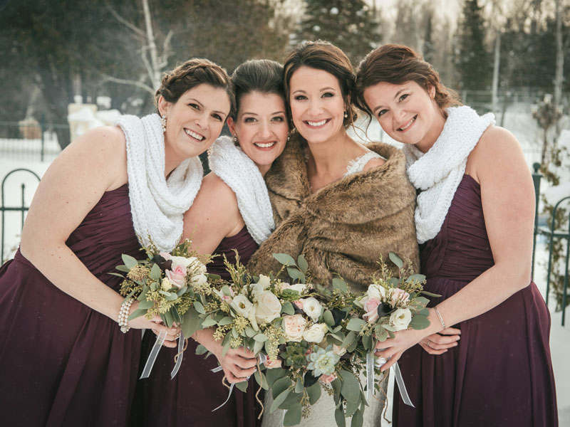 la mariée et ses demoiselles d'honneur