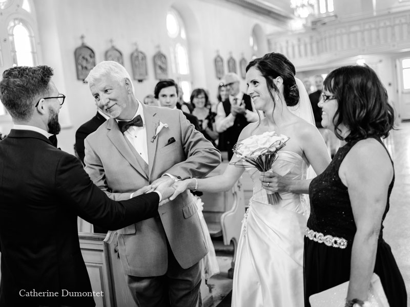cérémonie de mariage à l'église Sainte-Jeanne de Chantal
