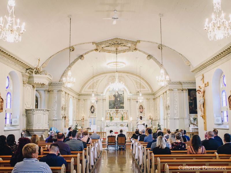 cérémonie de mariage à l'église Sainte-Jeanne-de-Chantal