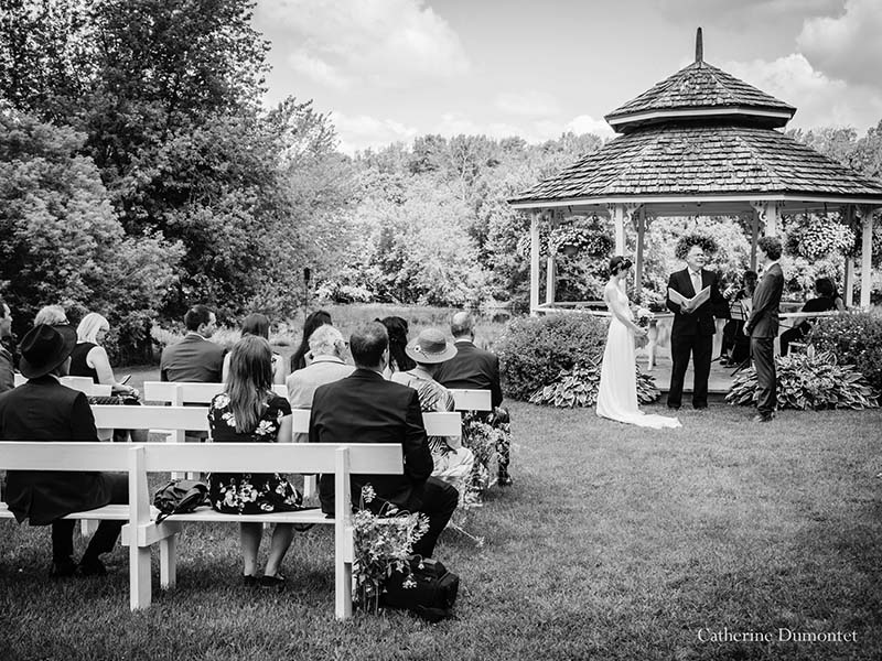 Cérémonie de mariage devant le Vieux Moulin à Rigaud