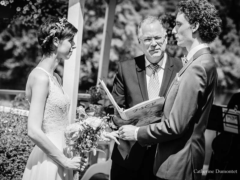 Cérémonie avec les mariés au Vieux Moulin à Rigaud
