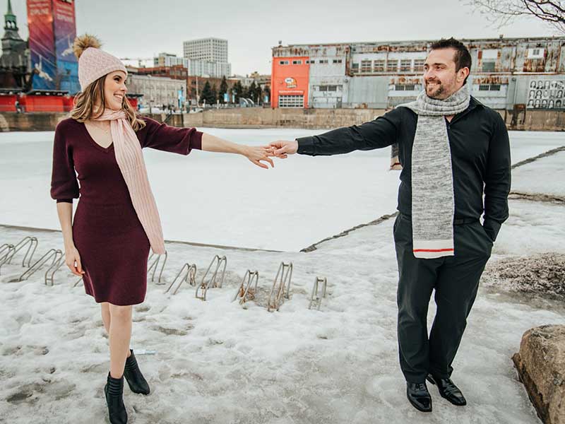 Séance fiançailles dans le Vieux-Port de Montréal