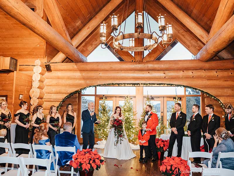 winter wedding ceremony in the Laurentians