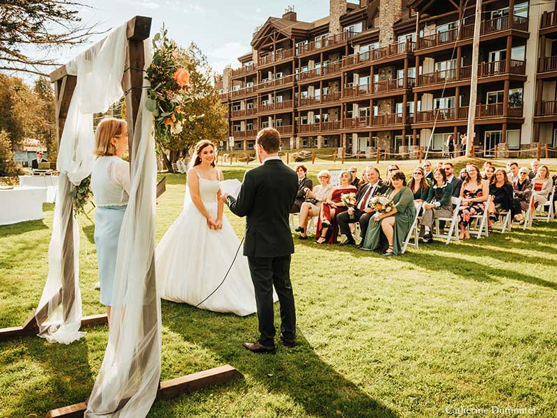 cérémonie de mariage extérieure au Grand Lodge