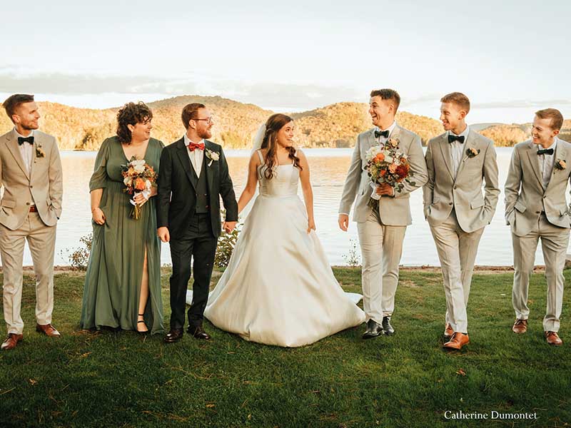 les mariés et leur cortège à Mont-Tremblant