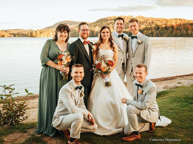 les mariés et leur cortège au Grand Lodge à Tremblant