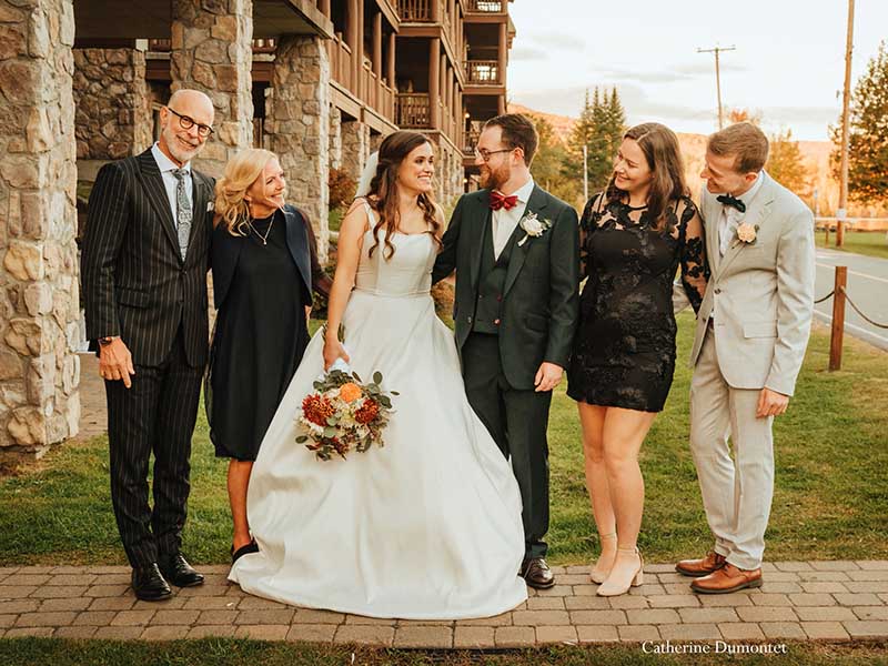 Les mariés avec la famille