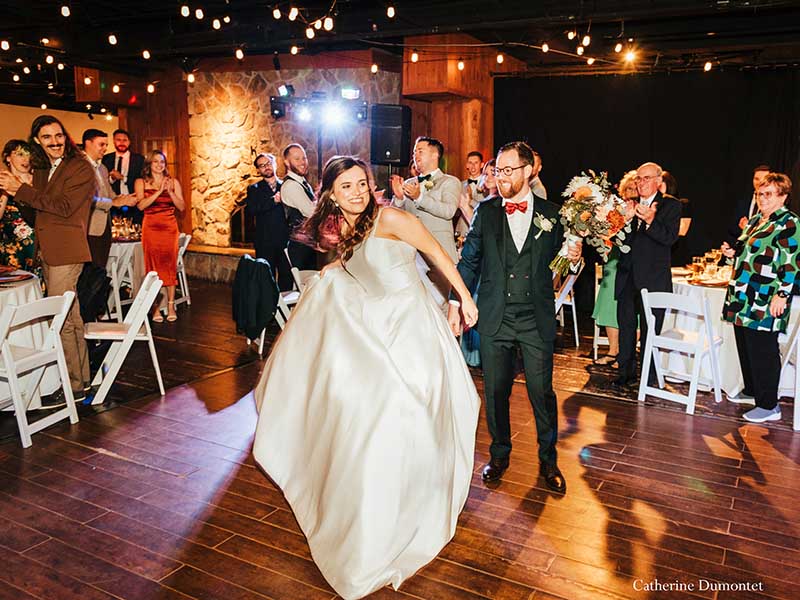 l'entrée des mariés lors de la réception