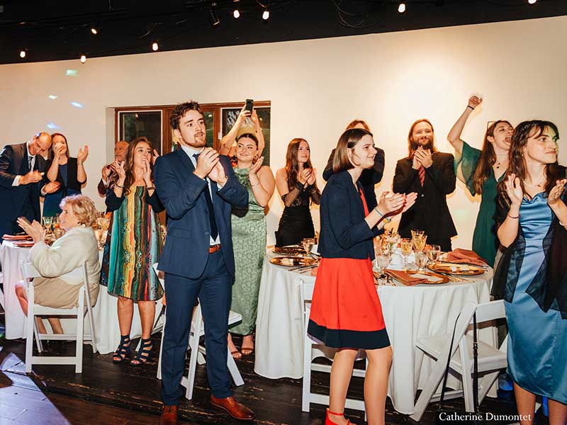 les invités à la réception de mariage