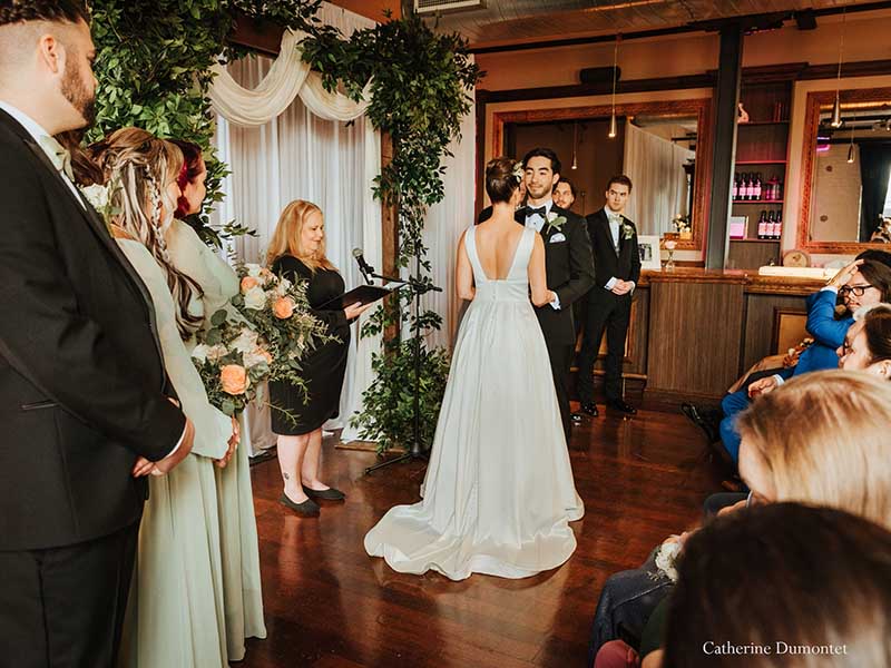 cérémonie de mariage intérieure à l'Espace Canal