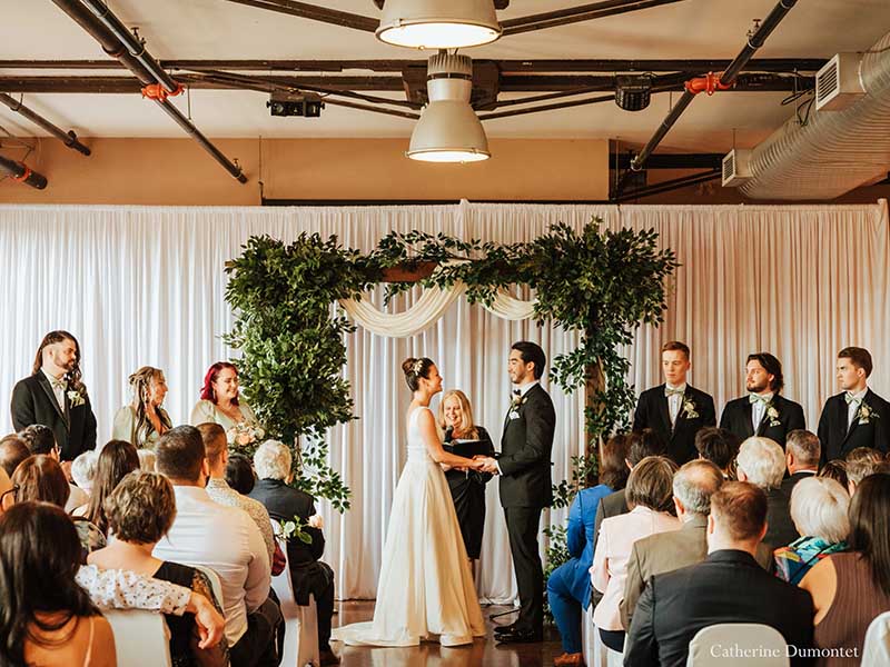 cérémonie de mariage intérieure à l'Espace Canal