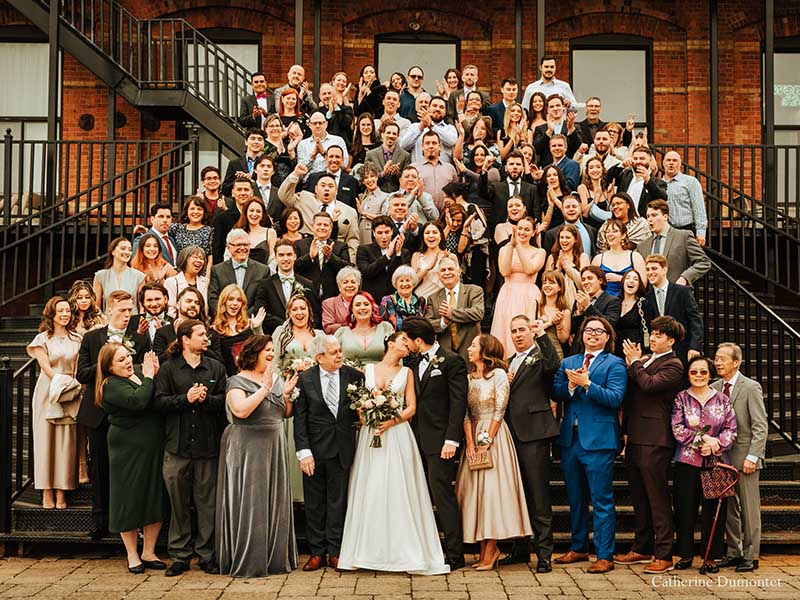 photo de groupe dans les escaliers du Château St-Ambroise