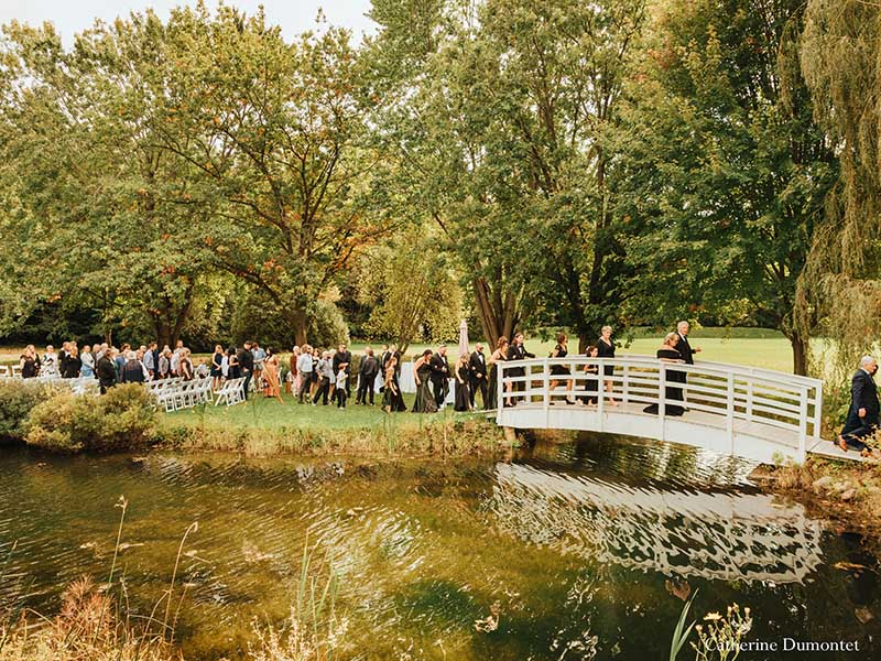 Les invités quittent l'île de La Distinction