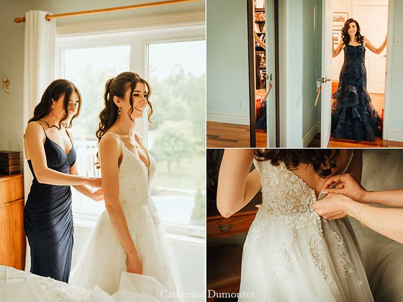 la mariée s'habillant avec l'aide de sa soeur